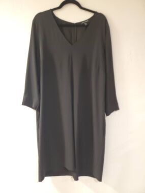 Universal Standard V-Neck Shift Midi Dress in Black Medium
